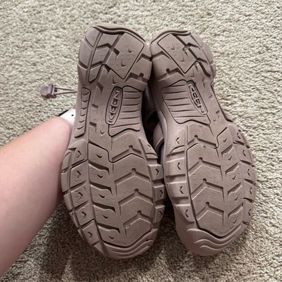 KEEN Bungee Lace Women's Outdoor Hiking Sandals Size 10 Monochrome / Toadstool - Picture 8 of 13